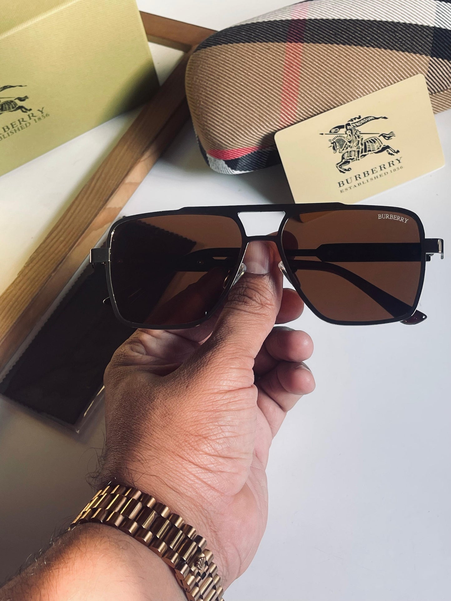 Burberry metal shades